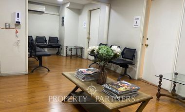 Espectacular consulta para médicos o profesionales de la salud en  Alcantara  75 UF x m2