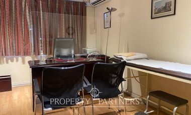 Espectacular consulta para médicos o profesionales de la salud en  Alcantara  75 UF x m2