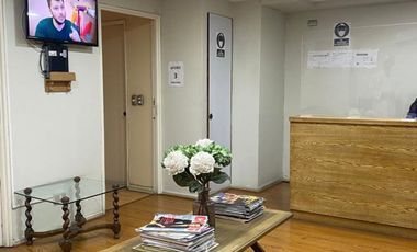 Espectacular consulta para médicos o profesionales de la salud en  Alcantara  75 UF x m2