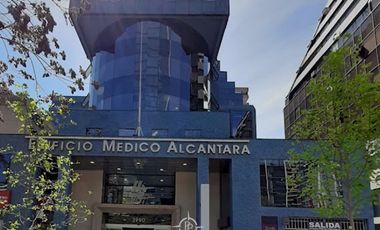 Espectacular consulta para médicos o profesionales de la salud en  Alcantara  75 UF x m2