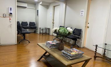 Espectacular consulta para médicos o profesionales de la salud en  Alcantara  75 UF x m2