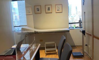 Espectacular consulta para médicos o profesionales de la salud en  Alcantara  75 UF x m2