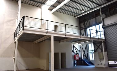 ARRIENDO Bodega 425,3 m2 + 69,24 m2 de altillo, Av. La Montaña