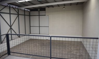ARRIENDO Bodega 425,3 m2 + 69,24 m2 de altillo, Av. La Montaña