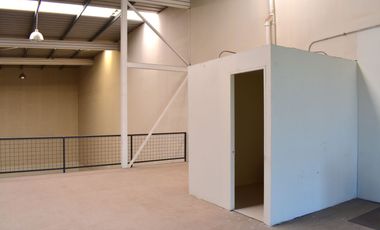 ARRIENDO Bodega 425,3 m2 + 69,24 m2 de altillo, Av. La Montaña