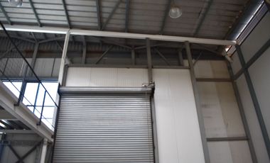 ARRIENDO Bodega 425,3 m2 + 69,24 m2 de altillo, Av. La Montaña