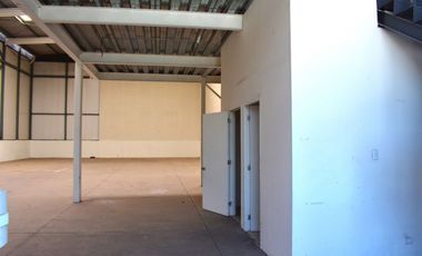 ARRIENDO Bodega 425,3 m2 + 69,24 m2 de altillo, Av. La Montaña