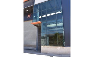 ARRIENDO Bodega 425,3 m2 + 69,24 m2 de altillo, Av. La Montaña