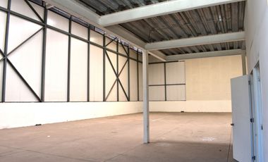 ARRIENDO Bodega 425,3 m2 + 69,24 m2 de altillo, Av. La Montaña