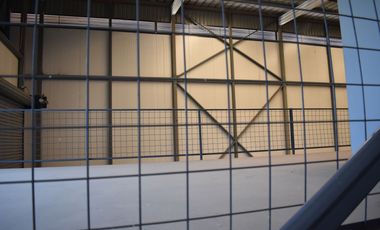 ARRIENDO Bodega de 592 m2 + 145,7 m2 de Oficina, Av. La Montaña, Lampa