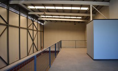 ARRIENDO Bodega de 592 m2 + 145,7 m2 de Oficina, Av. La Montaña, Lampa