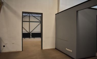 ARRIENDO Bodega de 592 m2 + 145,7 m2 de Oficina, Av. La Montaña, Lampa