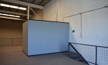 ARRIENDO Bodega de 592 m2 + 145,7 m2 de Oficina, Av. La Montaña, Lampa