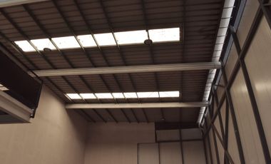 ARRIENDO Bodega de 592 m2 + 145,7 m2 de Oficina, Av. La Montaña, Lampa