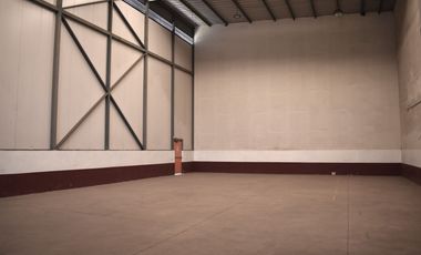 ARRIENDO Bodega de 592 m2 + 145,7 m2 de Oficina, Av. La Montaña, Lampa