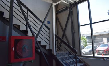ARRIENDO Bodega de 592 m2 + 145,7 m2 de Oficina, Av. La Montaña, Lampa