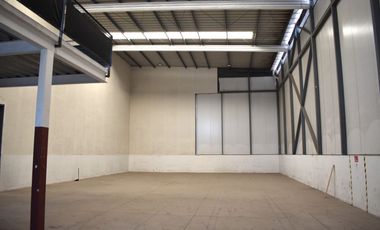 ARRIENDO Bodega de 592 m2 + 145,7 m2 de Oficina, Av. La Montaña, Lampa
