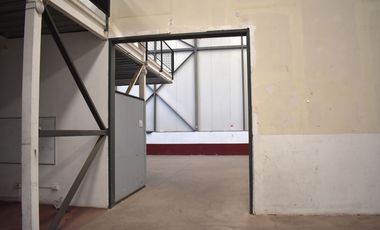 ARRIENDO Bodega de 592 m2 + 145,7 m2 de Oficina, Av. La Montaña, Lampa