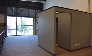 ARRIENDO Bodega de 592 m2 + 145,7 m2 de Oficina, Av. La Montaña, Lampa