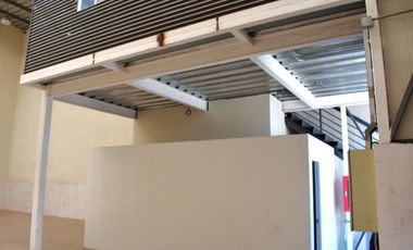 ARRIENDO Bodega de 204,1 m2 + 47,6 m2 de Oficina, Av. La Montaña, Lampa