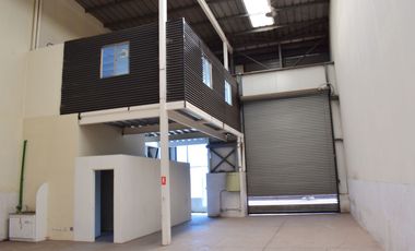 ARRIENDO Bodega de 204,1 m2 + 47,6 m2 de Oficina, Av. La Montaña, Lampa