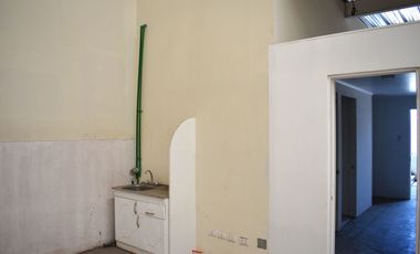 ARRIENDO Bodega de 204,1 m2 + 47,6 m2 de Oficina, Av. La Montaña, Lampa