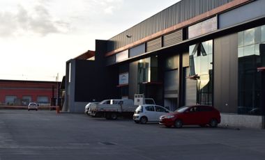 ARRIENDO Bodega de 204,1 m2 + 47,6 m2 de Oficina, Av. La Montaña, Lampa