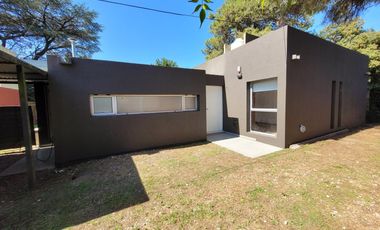 Casa en venta ph villa elisa con pileta planta baja 2 dormitorios parrilla aire alarma
