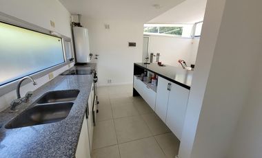 Casa en venta ph villa elisa con pileta planta baja 2 dormitorios parrilla aire alarma