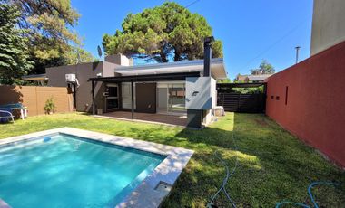 Casa en venta ph villa elisa con pileta planta baja 2 dormitorios parrilla aire alarma