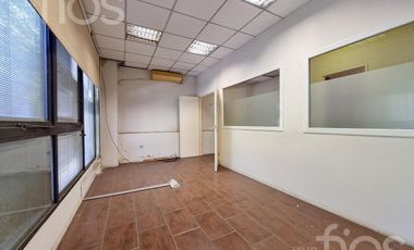 Alquiler Inmueble Comercial con Galpón, Entrepiso y Oficinas en Barrio Luis Agote