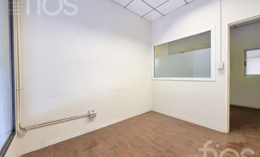 Alquiler Inmueble Comercial con Galpón, Entrepiso y Oficinas en Barrio Luis Agote