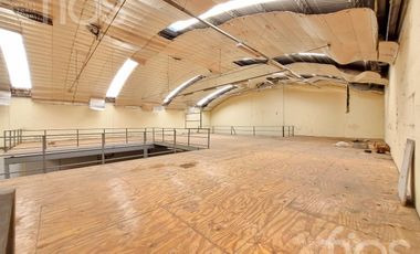 Alquiler Inmueble Comercial con Galpón, Entrepiso y Oficinas en Barrio Luis Agote