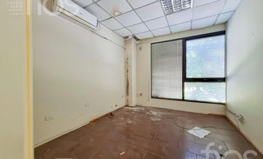 Alquiler Inmueble Comercial con Galpón, Entrepiso y Oficinas en Barrio Luis Agote