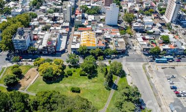 Alquiler Inmueble Comercial con Galpón, Entrepiso y Oficinas en Barrio Luis Agote