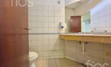 Alquiler Inmueble Comercial con Galpón, Entrepiso y Oficinas en Barrio Luis Agote