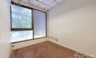 Alquiler Inmueble Comercial con Galpón, Entrepiso y Oficinas en Barrio Luis Agote