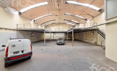 Alquiler Inmueble Comercial con Galpón, Entrepiso y Oficinas en Barrio Luis Agote