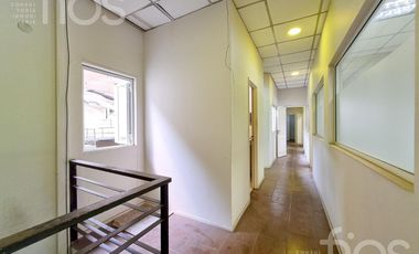 Alquiler Inmueble Comercial con Galpón, Entrepiso y Oficinas en Barrio Luis Agote