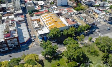 Alquiler Inmueble Comercial con Galpón, Entrepiso y Oficinas en Barrio Luis Agote