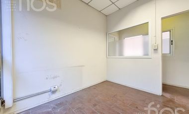 Alquiler Inmueble Comercial con Galpón, Entrepiso y Oficinas en Barrio Luis Agote