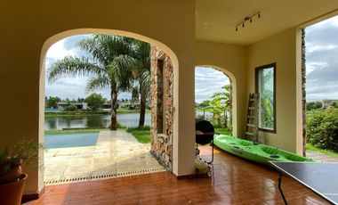 Casa en venta - 3 Dormitorios 4 Baños - Cochera - 1.000Mts2 - Escobar