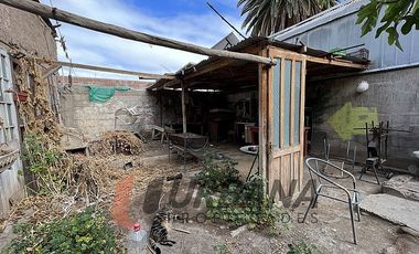 CASA COMERCIAL FRENTE A PLAZA DE VICUÑA