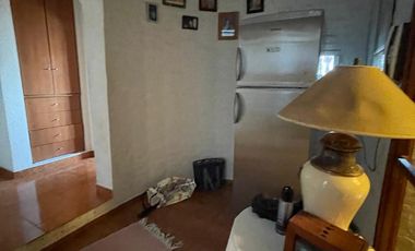Casa en venta con 3 viviendas, cochera para 4 autos, jardín y quincho con parrilla - Wilde