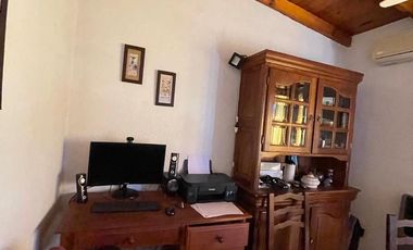 Casa en venta con 3 viviendas, cochera para 4 autos, jardín y quincho con parrilla - Wilde