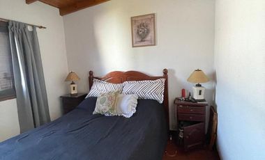 Casa en venta con 3 viviendas, cochera para 4 autos, jardín y quincho con parrilla - Wilde