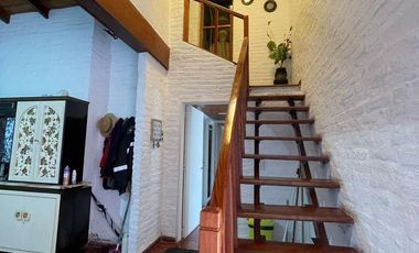 Casa en venta con 3 viviendas, cochera para 4 autos, jardín y quincho con parrilla - Wilde