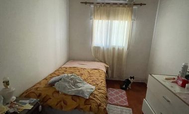 Casa en venta con 3 viviendas, cochera para 4 autos, jardín y quincho con parrilla - Wilde