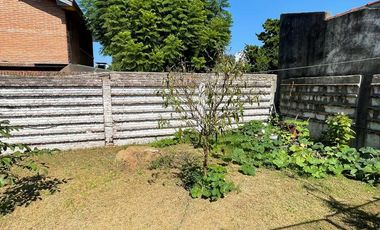 Casa en venta con 3 viviendas, cochera para 4 autos, jardín y quincho con parrilla - Wilde