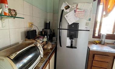 Casa en venta con 3 viviendas, cochera para 4 autos, jardín y quincho con parrilla - Wilde